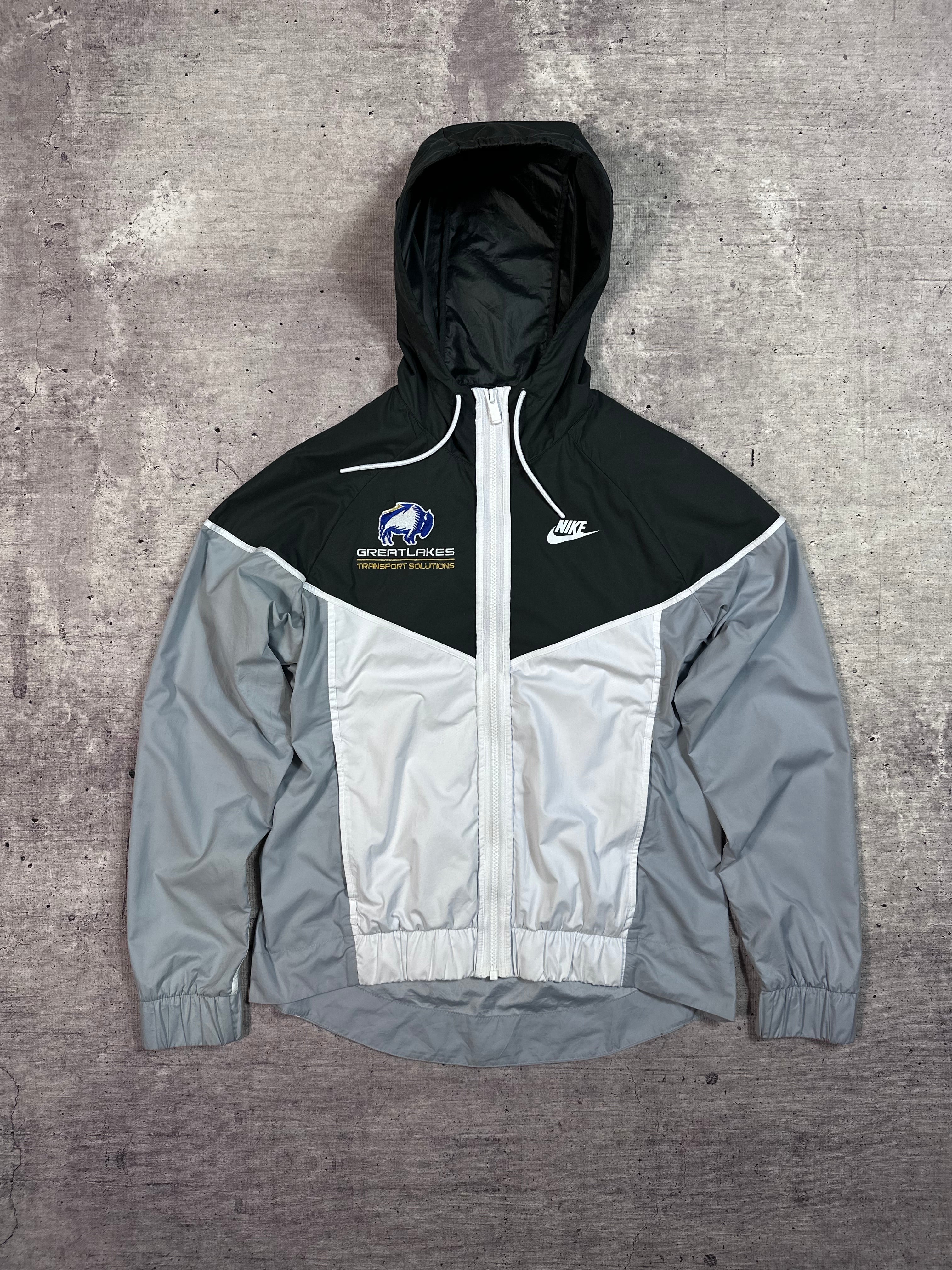 Cortaviento Nike Gris