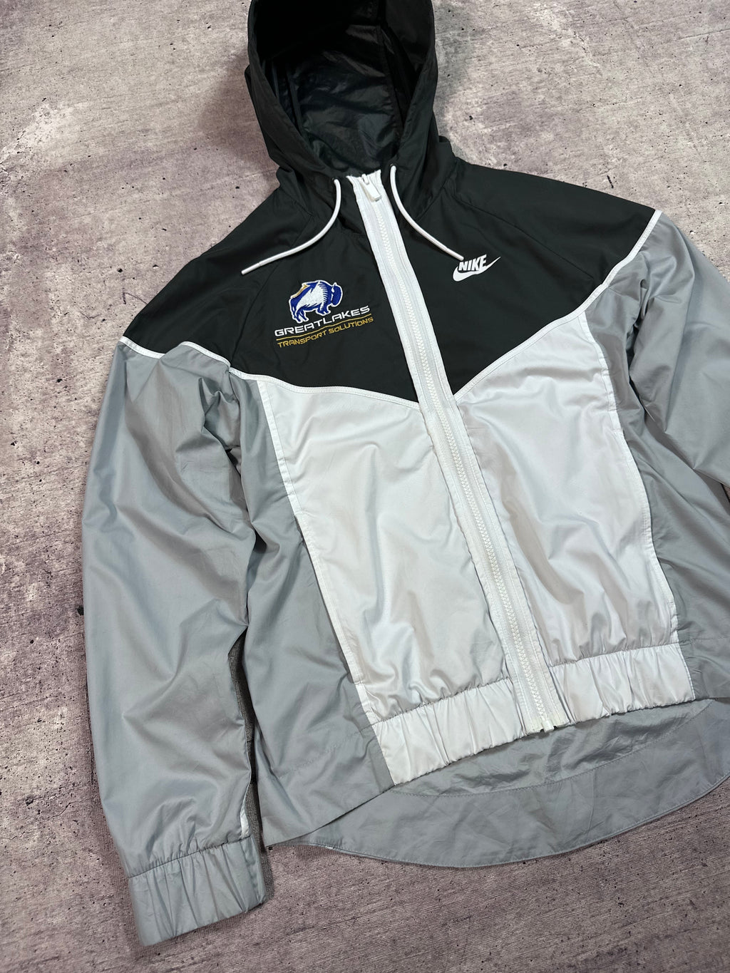 Cortaviento Nike Gris