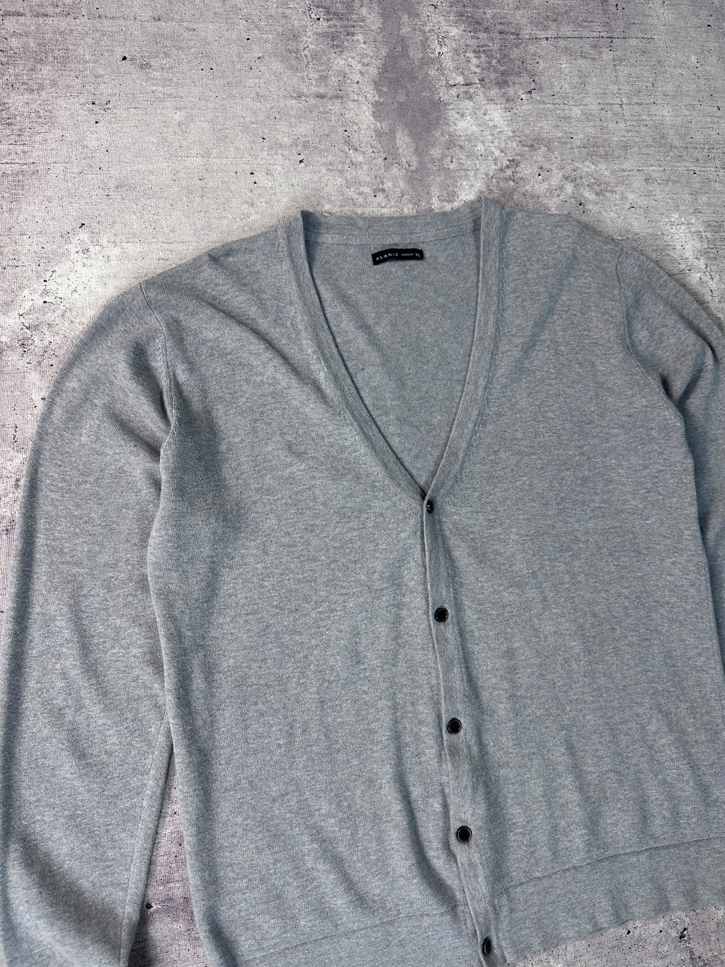 Cardigan Alaniz