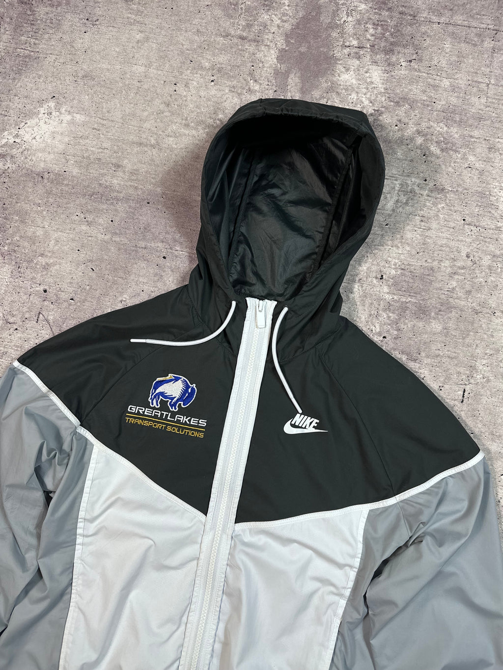 Cortaviento Nike Gris