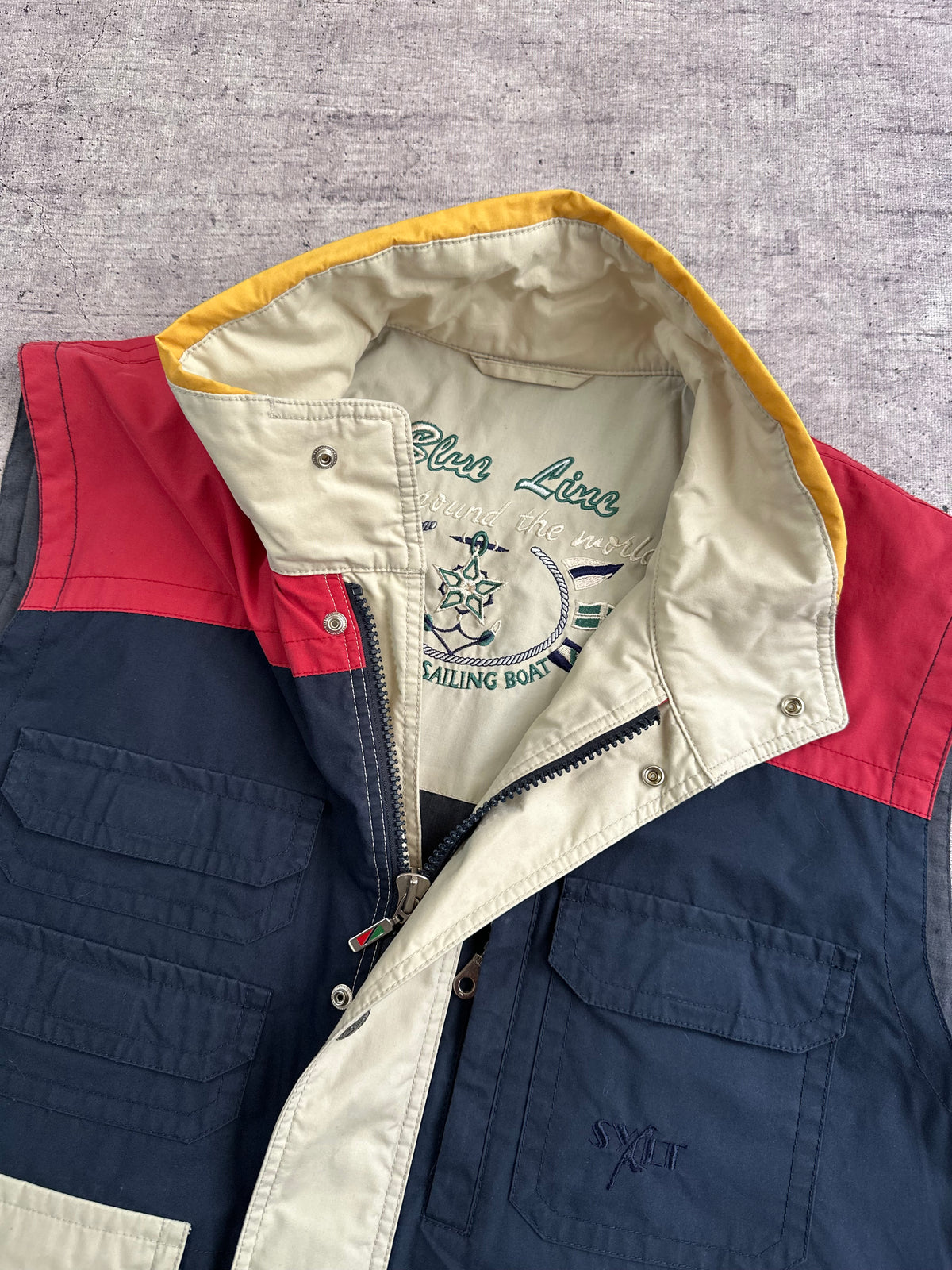 Vest Blue Line