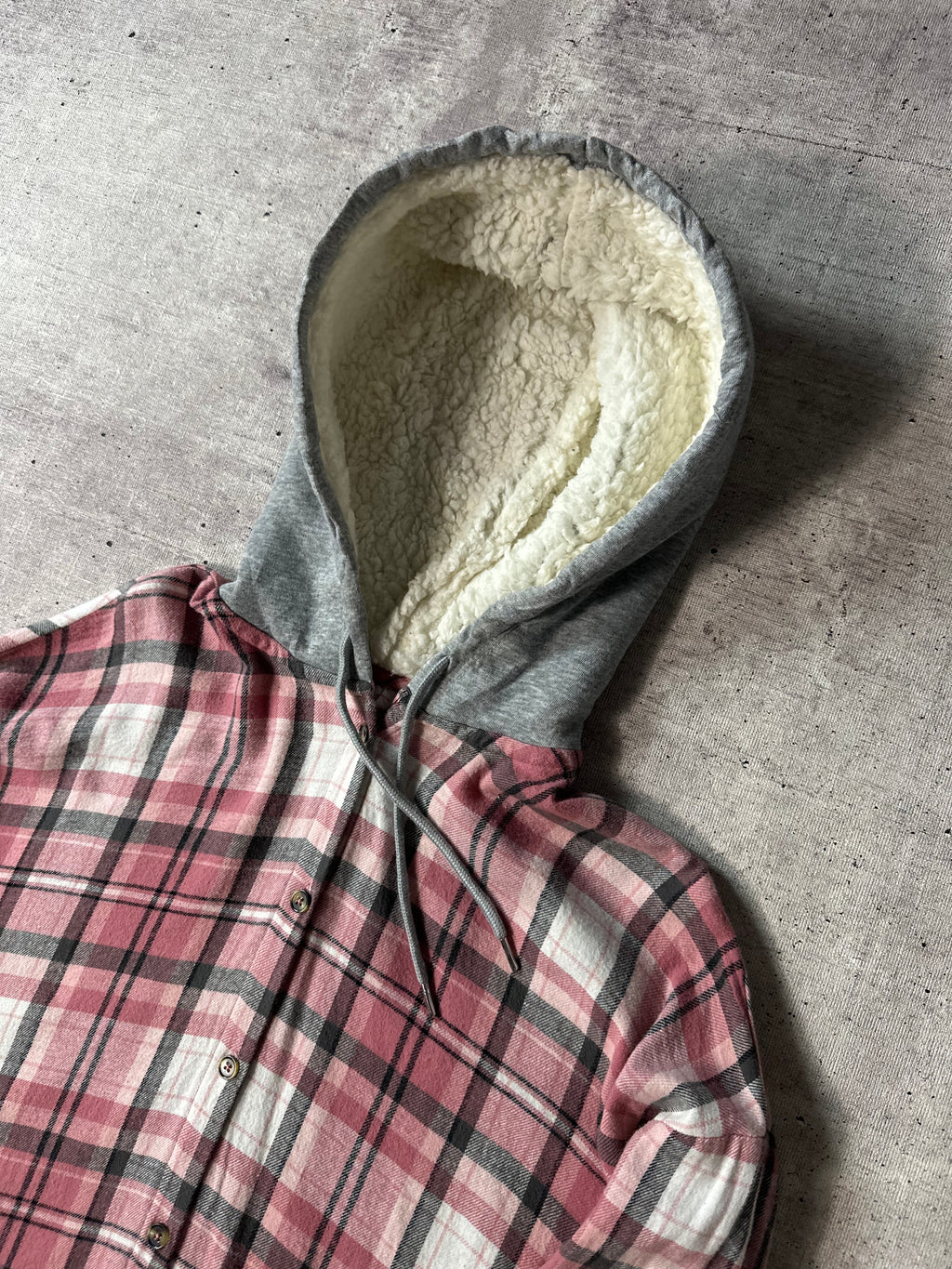 Franela con gorro NOBO